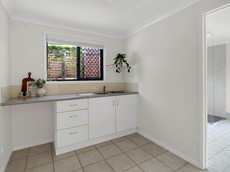 Photo - 4 Rosemont Court, Mooroobool QLD 4870 - Image 18
