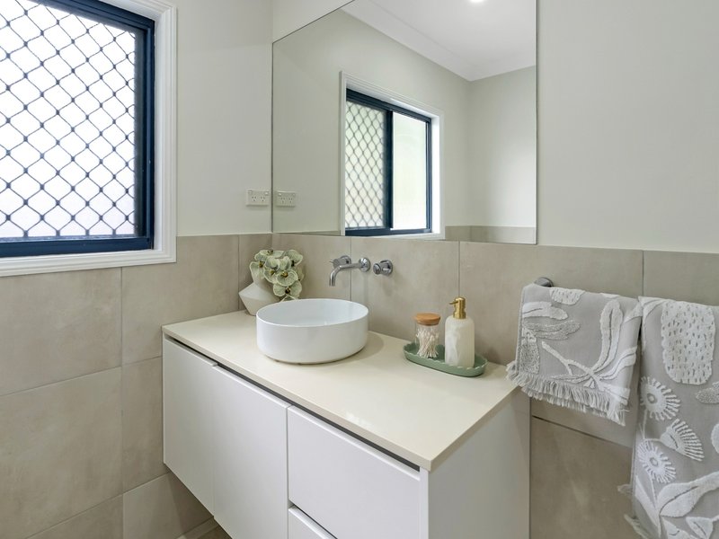 Photo - 4 Rosemont Court, Mooroobool QLD 4870 - Image 19