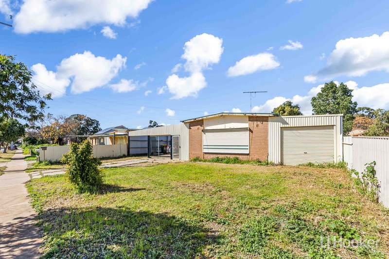 Photo - 4 Rosewarne Crescent, Davoren Park SA 5113 - Image 3