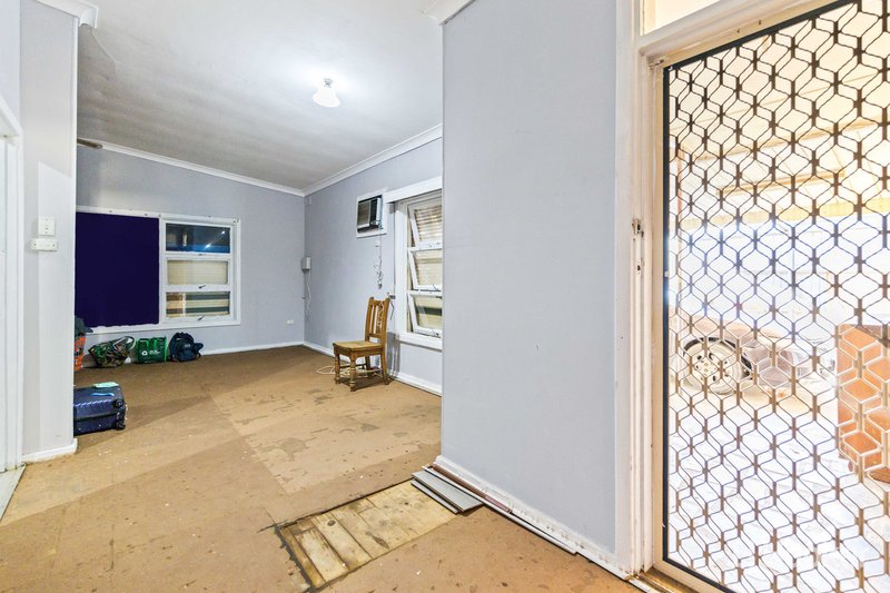 Photo - 4 Rosewarne Crescent, Davoren Park SA 5113 - Image 5