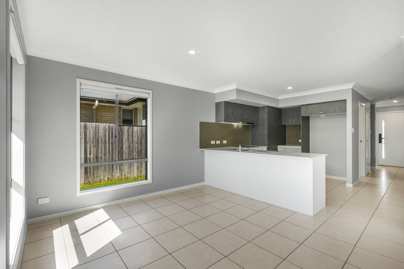 Photo - 4 Rosewood Circuit, Yarrabilba QLD 4207 - Image 6