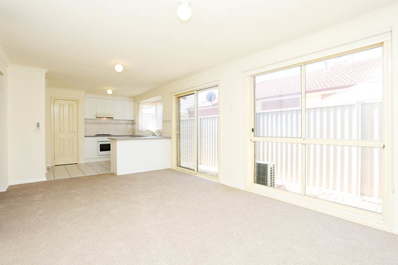 Photo - 4 Rosewood Drive, Craigieburn VIC 3064 - Image 3