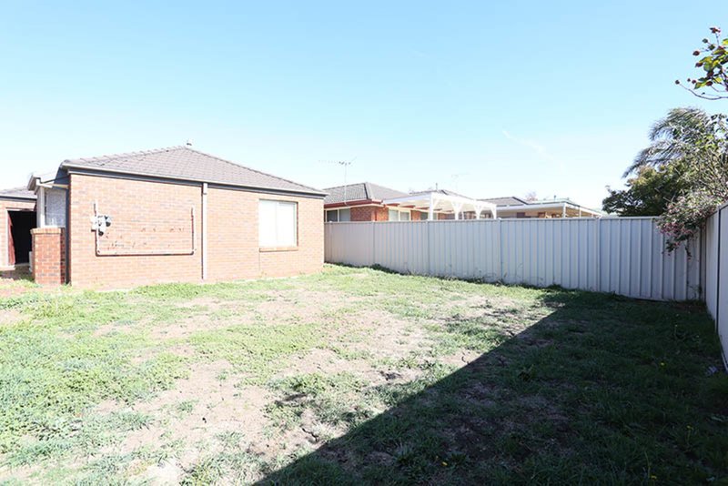 Photo - 4 Rosewood Drive, Craigieburn VIC 3064 - Image 8