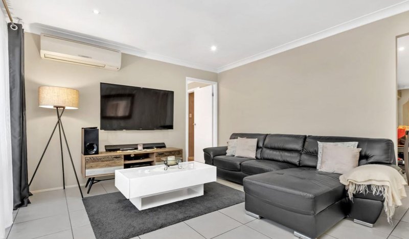 Photo - 4 Rosewood Street, Parklea NSW 2768 - Image 2