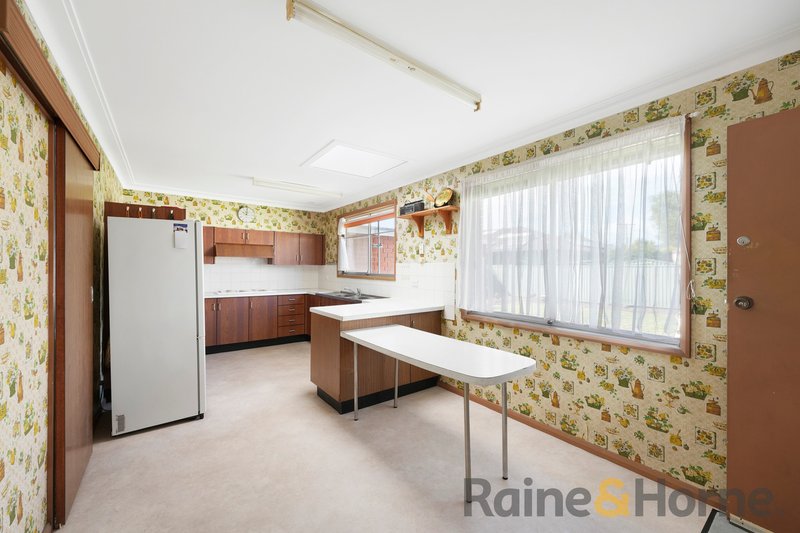 Photo - 4 Ross Street, Chipping Norton NSW 2170 - Image 6