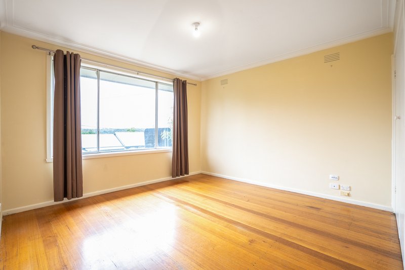 Photo - 4 Rowell Street, Rosanna VIC 3084 - Image 4