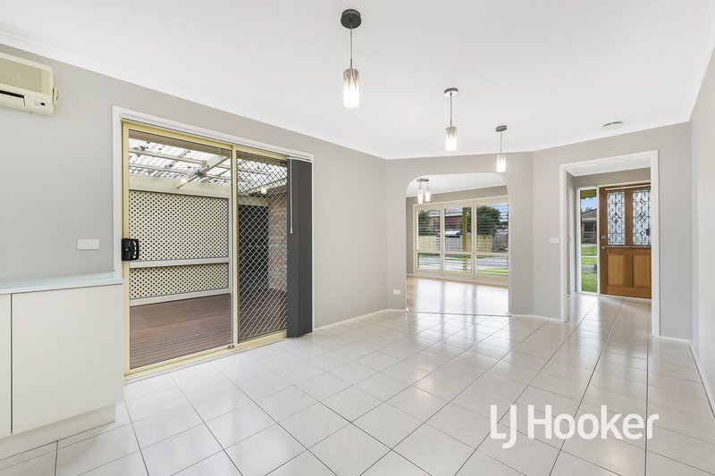 Photo - 4 Rowen Court, Cranbourne North VIC 3977 - Image 3