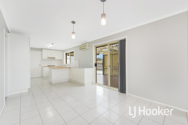 Photo - 4 Rowen Court, Cranbourne North VIC 3977 - Image 6