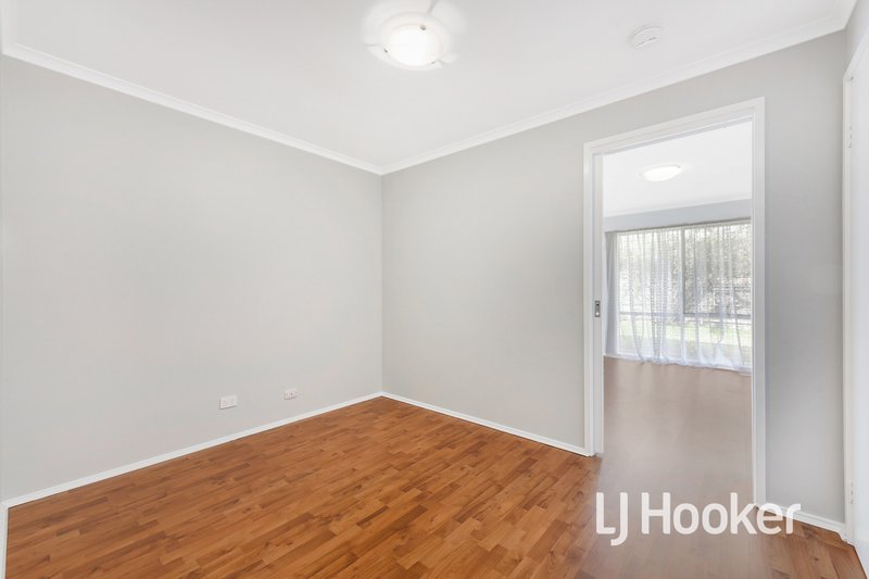 Photo - 4 Rowen Court, Cranbourne North VIC 3977 - Image 11