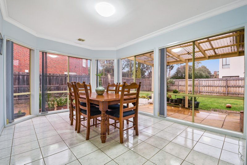 Photo - 4 Rowitta Drive, Glen Waverley VIC 3150 - Image 7