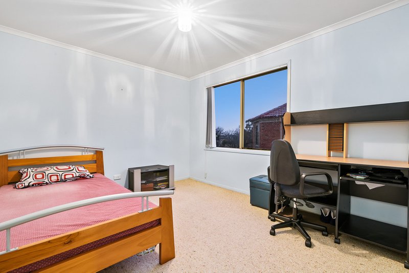 Photo - 4 Rowitta Drive, Glen Waverley VIC 3150 - Image 14