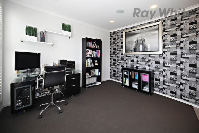 Photo - 4 Saffron Place, Point Cook VIC 3030 - Image 3