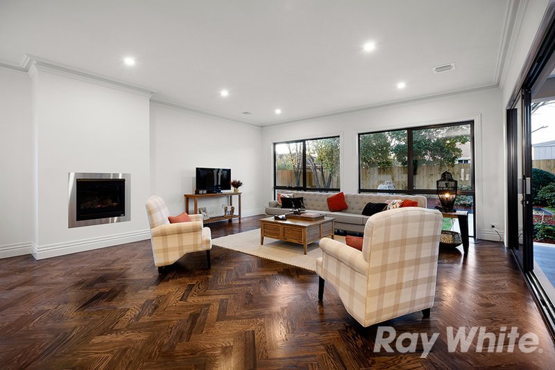 Photo - 4 Sagan Court, Glen Waverley VIC 3150 - Image 5