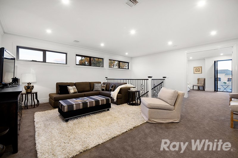 Photo - 4 Sagan Court, Glen Waverley VIC 3150 - Image 8