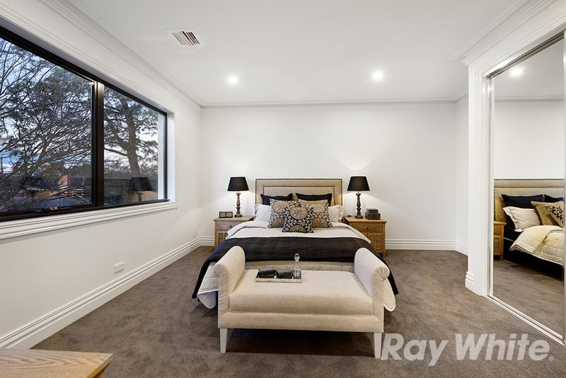 Photo - 4 Sagan Court, Glen Waverley VIC 3150 - Image 9