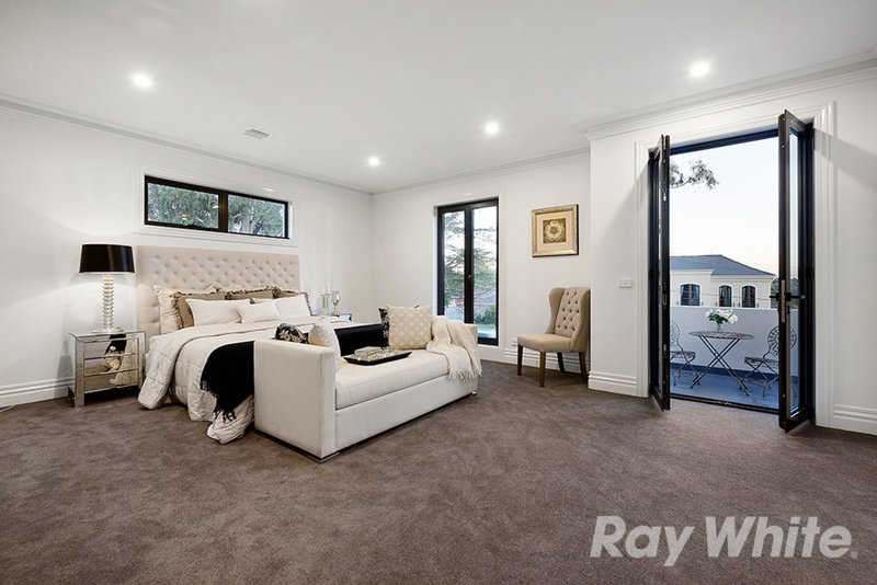 Photo - 4 Sagan Court, Glen Waverley VIC 3150 - Image 10