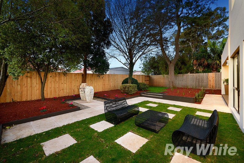 Photo - 4 Sagan Court, Glen Waverley VIC 3150 - Image 15