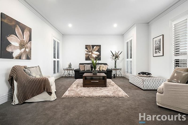 Photo - 4 Sagan Court, Glen Waverley VIC 3150 - Image 2