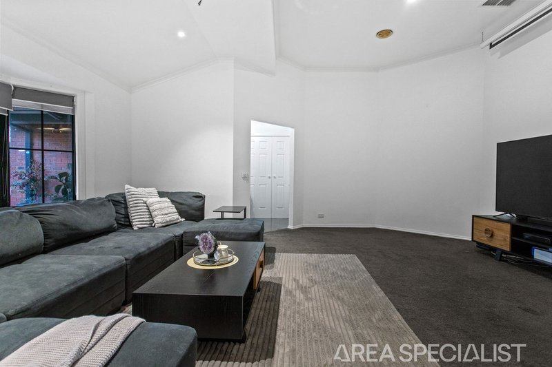 Photo - 4 Sage Court, Langwarrin VIC 3910 - Image 3