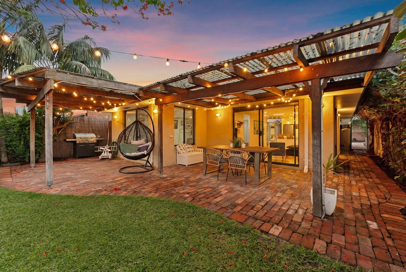 Photo - 4 Salem Place, Rivervale WA 6103 - Image 3