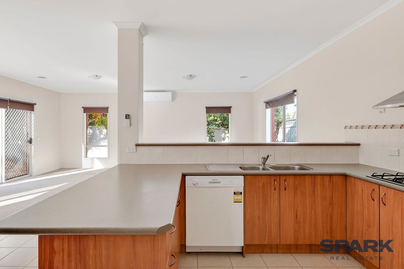 Photo - 4 Salford Lane, Caroline Springs VIC 3023 - Image 2