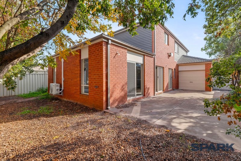 Photo - 4 Salford Lane, Caroline Springs VIC 3023 - Image 10