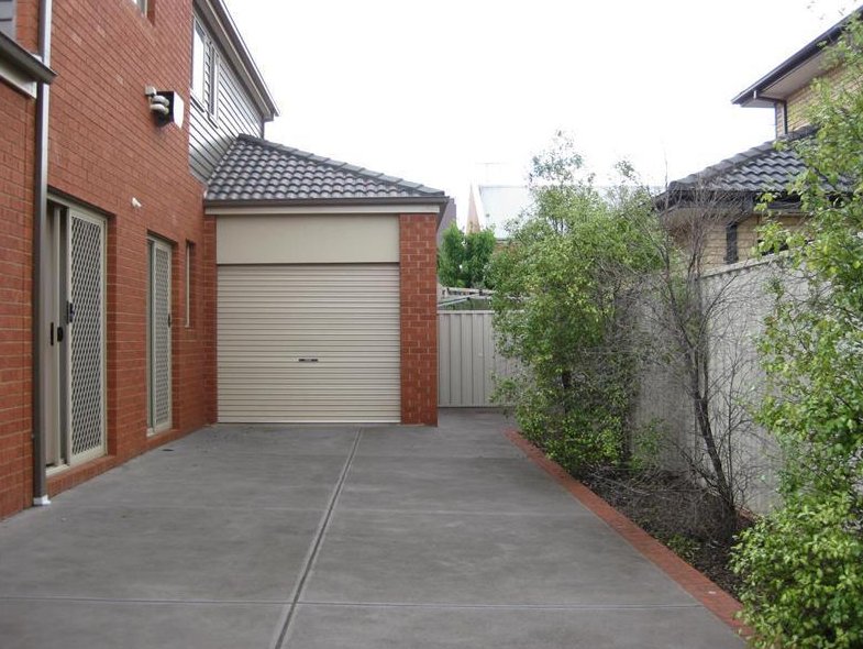 Photo - 4 Salford Lane, Caroline Springs VIC 3023 - Image 8