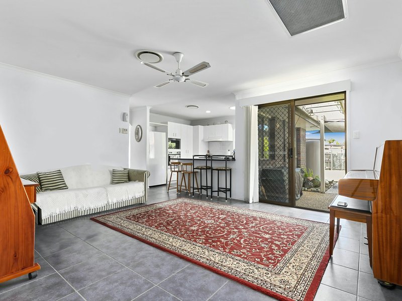 Photo - 4 Salmon Place, Sandstone Point QLD 4511 - Image 4