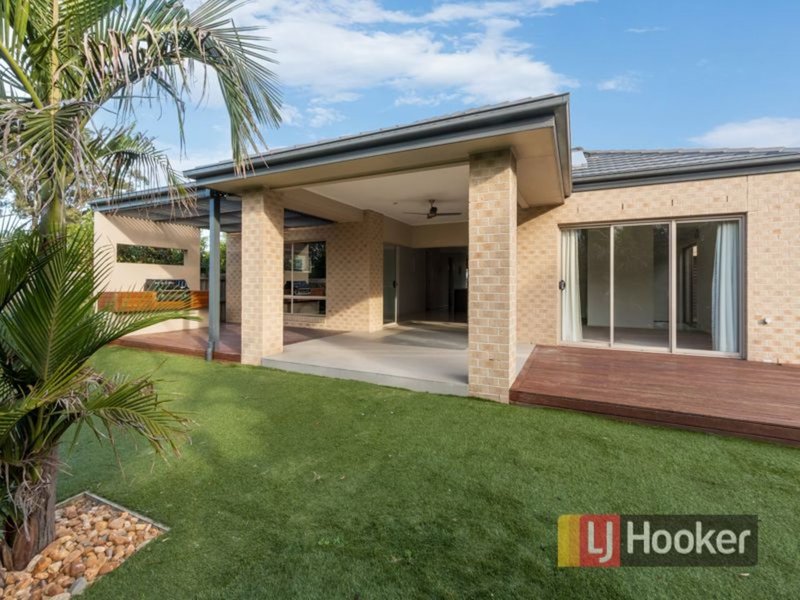 Photo - 4 Sandarra Boulevard, Sandhurst VIC 3977 - Image 3