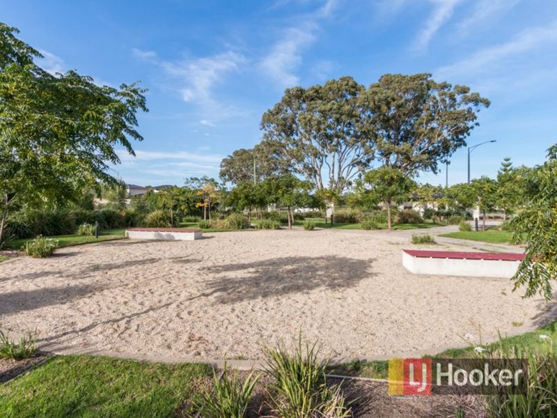 Photo - 4 Sandarra Boulevard, Sandhurst VIC 3977 - Image 24