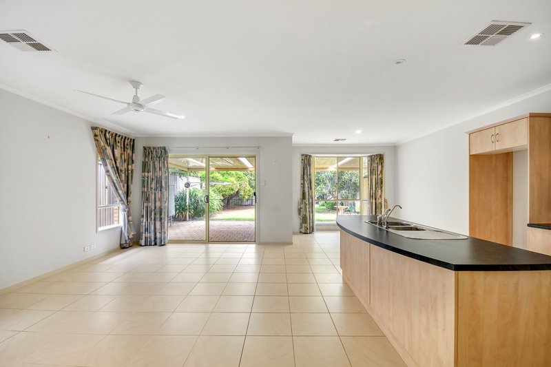 Photo - 4 Sandison Avenue, Park Holme SA 5043 - Image 2