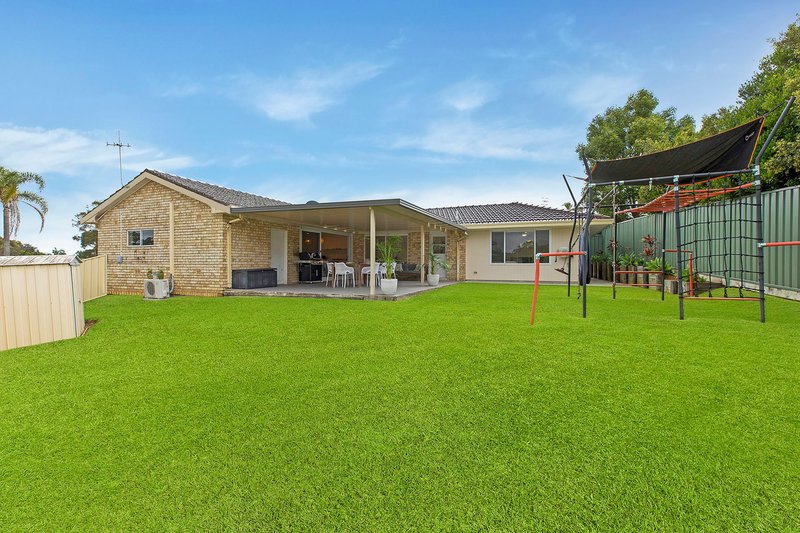 Photo - 4 Sarah Close, Killarney Vale NSW 2261 - Image 2