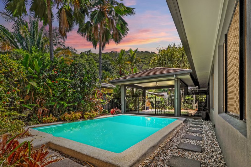 4 Savaii Close, Palm Cove QLD 4879