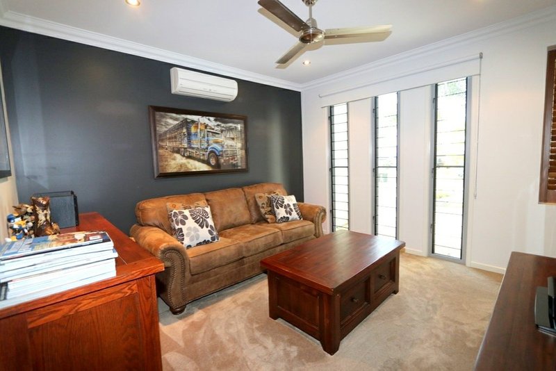 Photo - 4 Saville Street, Emerald QLD 4720 - Image 3