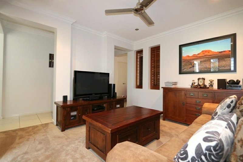 Photo - 4 Saville Street, Emerald QLD 4720 - Image 4