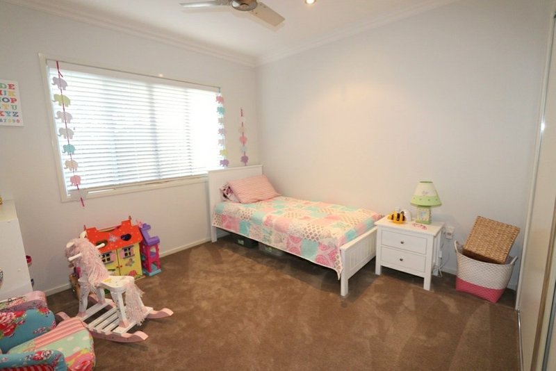 Photo - 4 Saville Street, Emerald QLD 4720 - Image 14