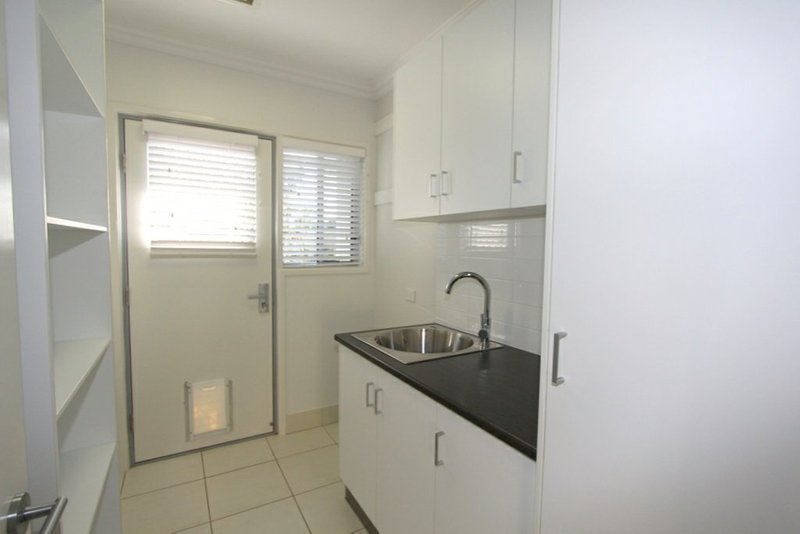 Photo - 4 Saville Street, Emerald QLD 4720 - Image 17