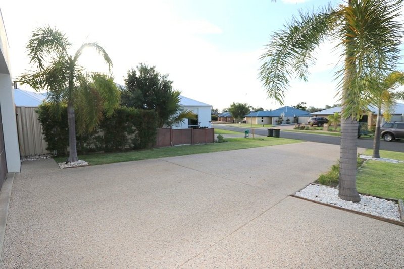 Photo - 4 Saville Street, Emerald QLD 4720 - Image 18