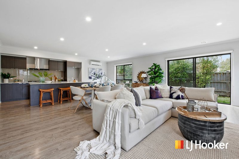 Photo - 4 Saxony Way, Point Cook VIC 3030 - Image 1