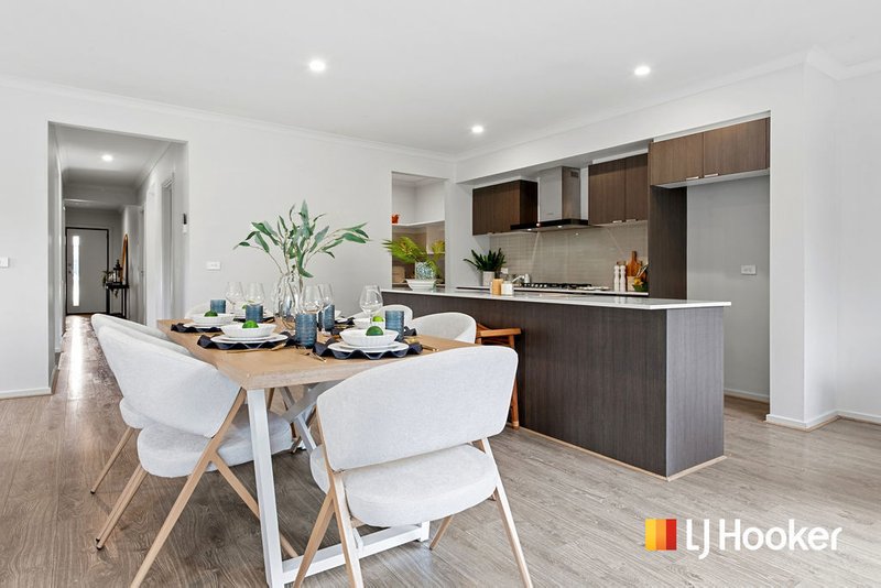 Photo - 4 Saxony Way, Point Cook VIC 3030 - Image 2