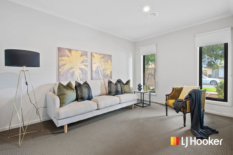 Photo - 4 Saxony Way, Point Cook VIC 3030 - Image 4