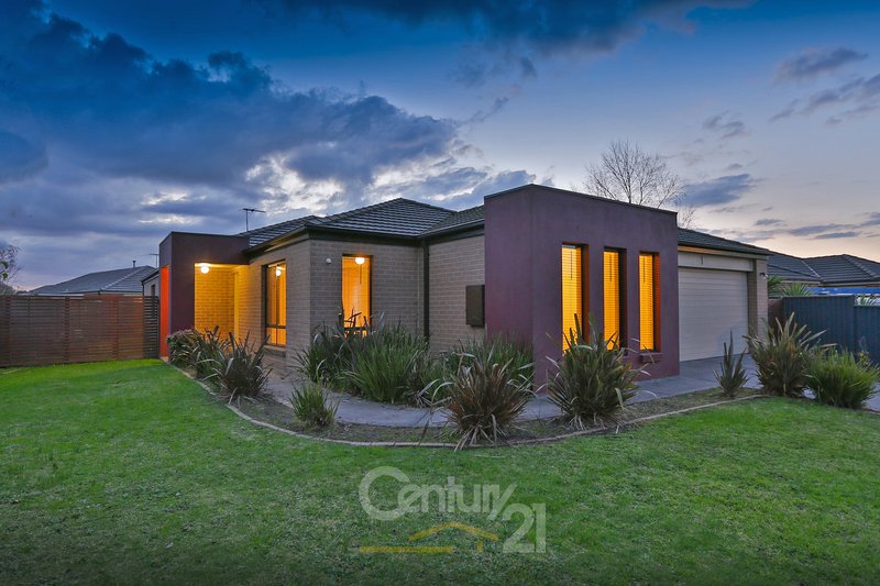 4 Scarlet Crescent, Pakenham VIC 3810