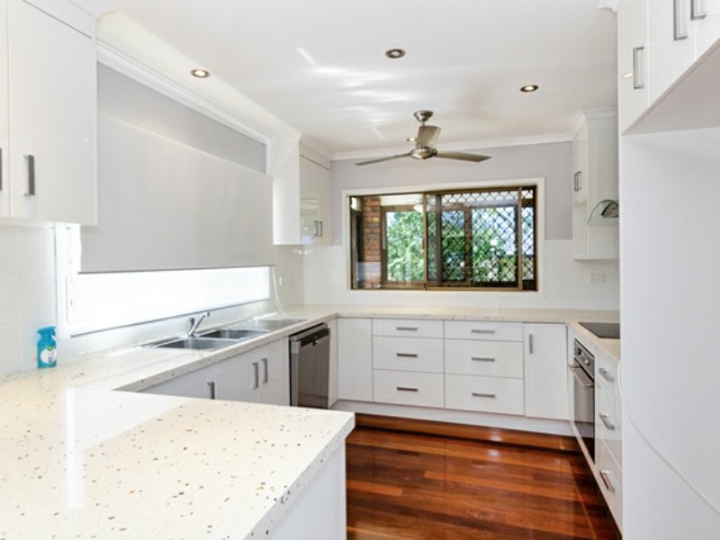 Photo - 4 School Street, Tannum Sands QLD 4680 - Image 3