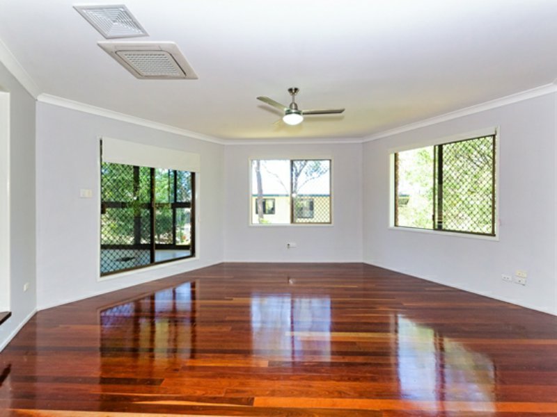 Photo - 4 School Street, Tannum Sands QLD 4680 - Image 4