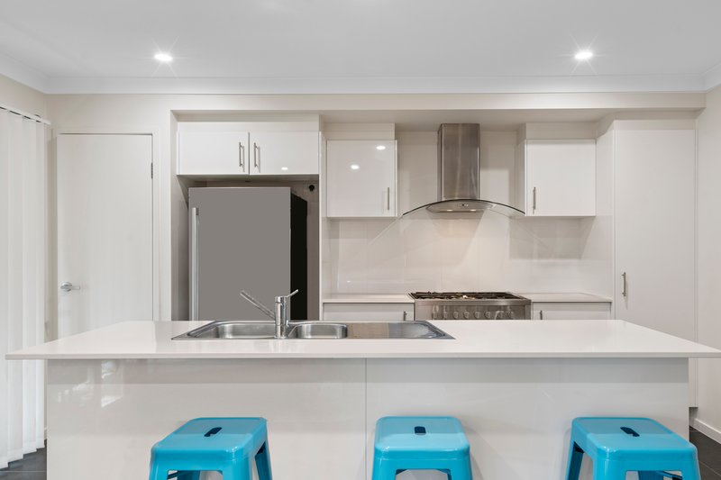 Photo - 4 Scoria Street, Yarrabilba QLD 4207 - Image 5
