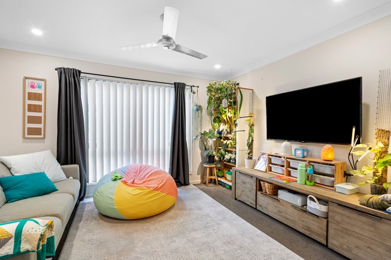 Photo - 4 Scoria Street, Yarrabilba QLD 4207 - Image 11