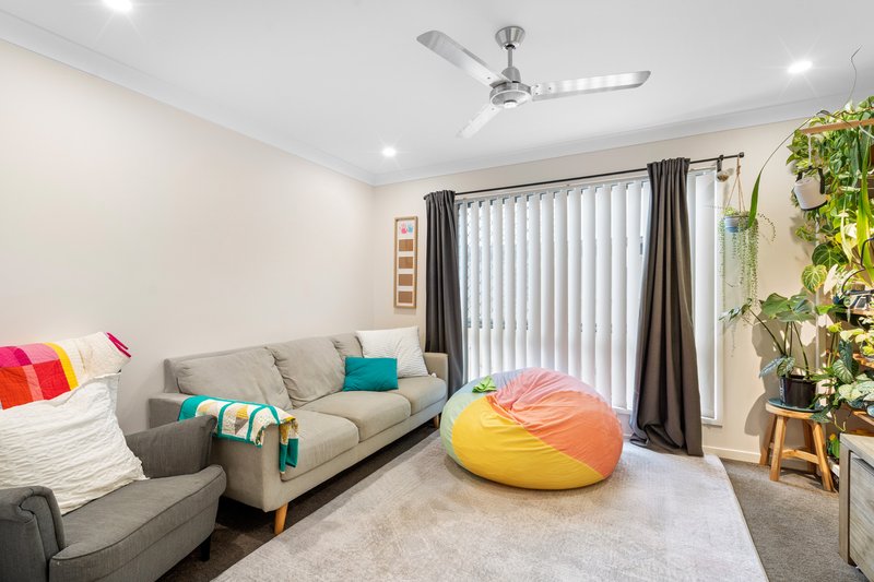 Photo - 4 Scoria Street, Yarrabilba QLD 4207 - Image 12