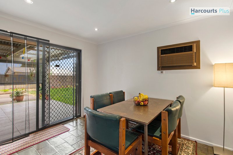 Photo - 4 Scullin Crescent, Trott Park SA 5158 - Image 5