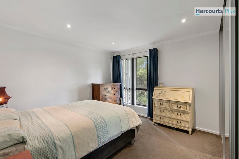 Photo - 4 Scullin Crescent, Trott Park SA 5158 - Image 7