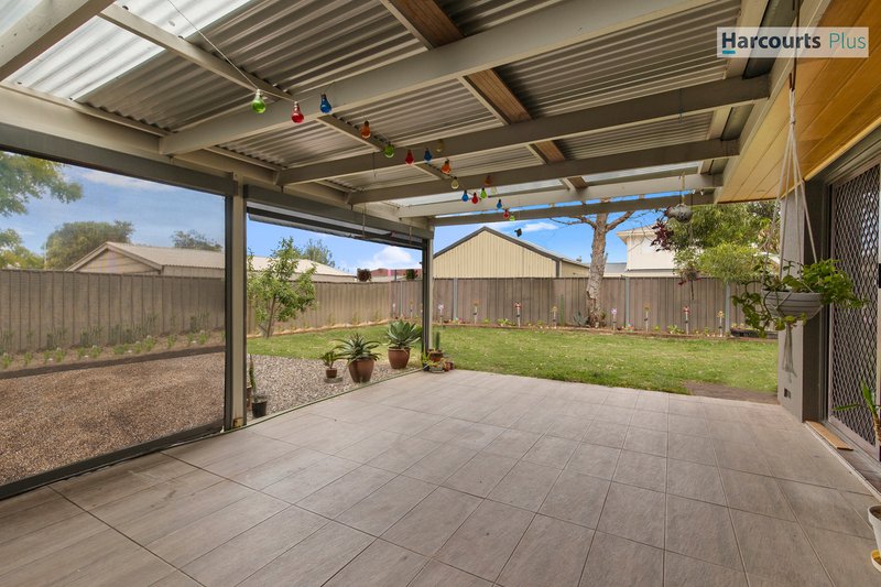 Photo - 4 Scullin Crescent, Trott Park SA 5158 - Image 10